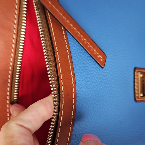 Dooney & Bourke NWT  Crossbody Bag - Picture 3 of 7